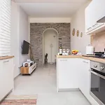 Appartement βeιιa With Private Garden Near