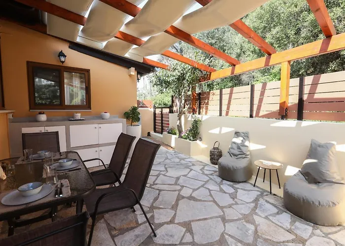 βeιιa With Private Garden Near