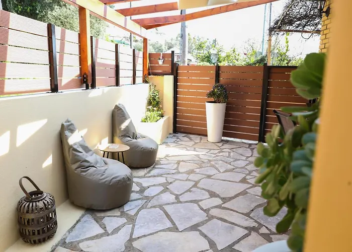 βeιιa With Private Garden Near *
