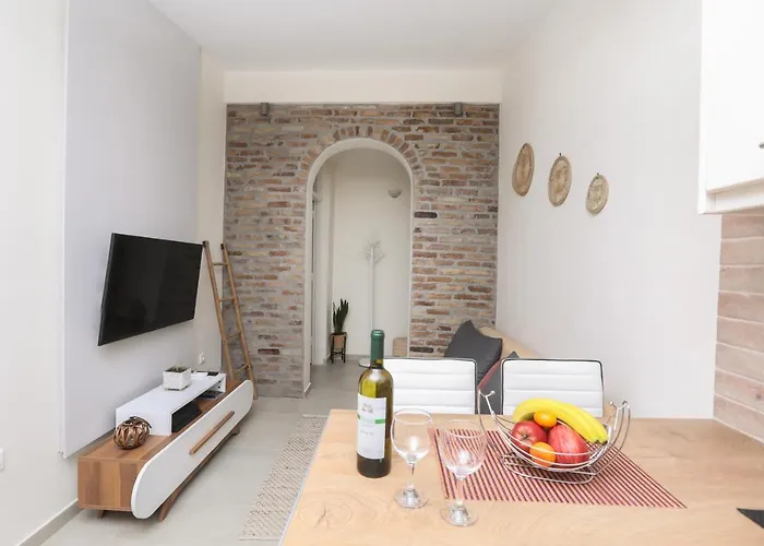 βeιιa With Private Garden Near Апартаменты Канони
